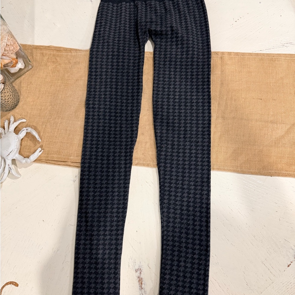 a new day Women’s Black and Gray Houndstooth Leggings NWOT